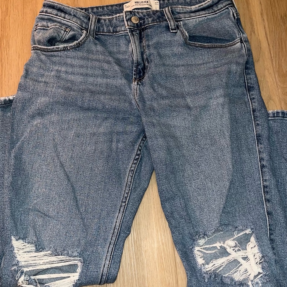 Hollister Low-Rise Medium Wash Ripped Relaxed Straight Jeans